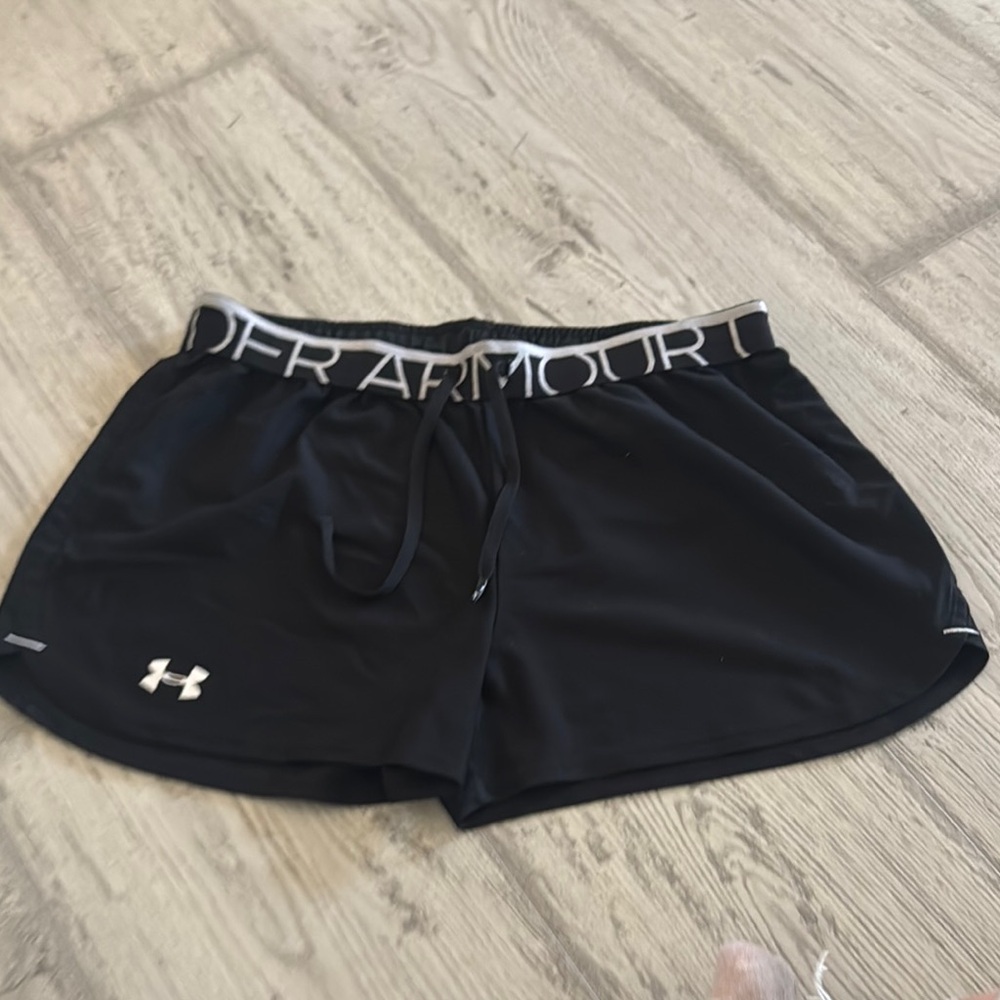 Under Armour semi fitted black shorts size medium